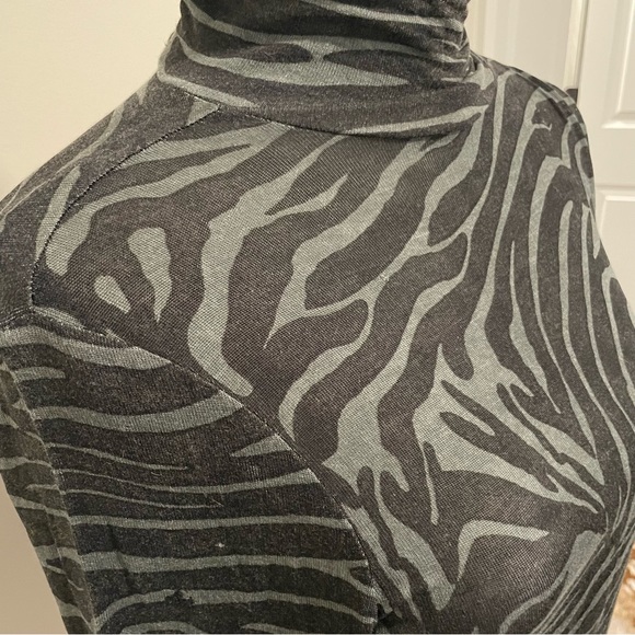 NWT Express sheer mock neck top - Picture 3 of 8